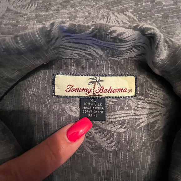 Tommy Bahama Men's Gray Silk Hawaiian Shirt, Button Down, Short Sleeve, Size XL - Picture 2 of 11
